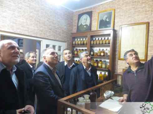 بازدید جمعی از اعضای شورای اسلامی شهر از موزه مشاغل و بازار