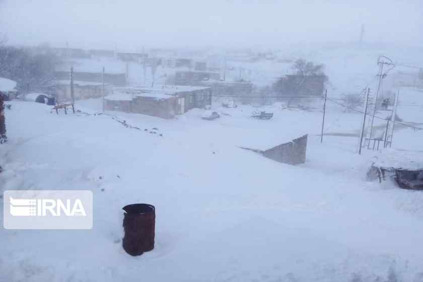 بارش برف راه ارتباطی ۱۷۰ روستای آذربایجان‌شرقی را بست