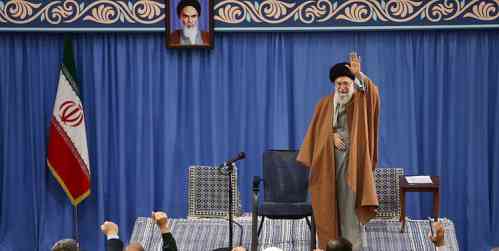 رهبر انقلاب: اگر کوته‌بینی نکنیم ایران به قلّه حکومت اسلامی می‌رسد