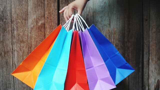 چگونه فرهنگ بر تصمیمات خرید مصرف‌کننده تاثیر می‌گذارد؟