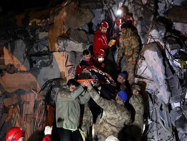 زلزله ترکیه و سوریه؛ شمار کشته‌ها از ۴ هزار تن گذشت / پیش بینی ۸ برابر شدن تعداد قربانیان