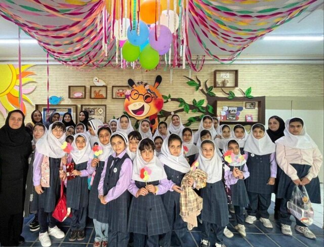 جشن بزرگ کودکان کتابخوان در حوزه شهرداری منطقه ۷ تبریز برگزار شد