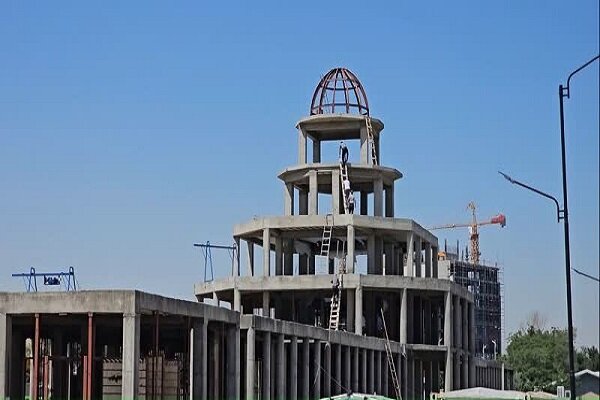 نصب سازه گنبدی عمارت کلاه‌فرنگی پارک باغشمال