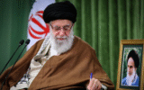 رهبر انقلاب: حفظ عزت و آبروی ملت، تکلیف گویندگان و قلم‌زنان است