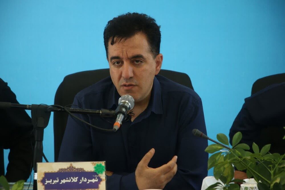 خرید ۵ دستگاه جاروب مکانیزه خدمات شهری/ آسفالت و ساخت المان ورودی غرب شهر آغاز میشود خرید ۵ دستگاه جاروب مکانیزه خدمات شهری/ آسفالت و ساخت المان ورودی غرب شهر آغاز میشود