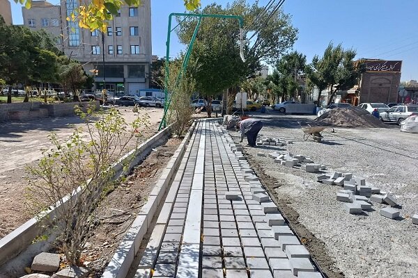 پیشرفت ۳۰ درصدی اجرای سنگفرش خیابان ثقه‌الاسلام