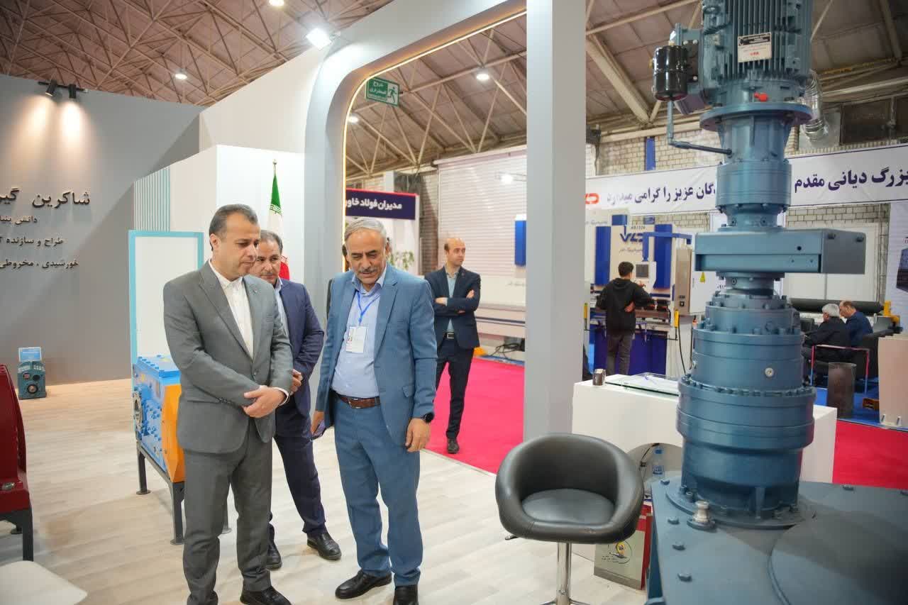 بازدید مدیر مجتمع مس سونگون از غرفههای صنعتی و تولیدکنندگان داخلی در نمایشگاه تبریز متافو بازدید مدیر مجتمع مس سونگون از غرفههای صنعتی و تولیدکنندگان داخلی در نمایشگاه تبریز متافو