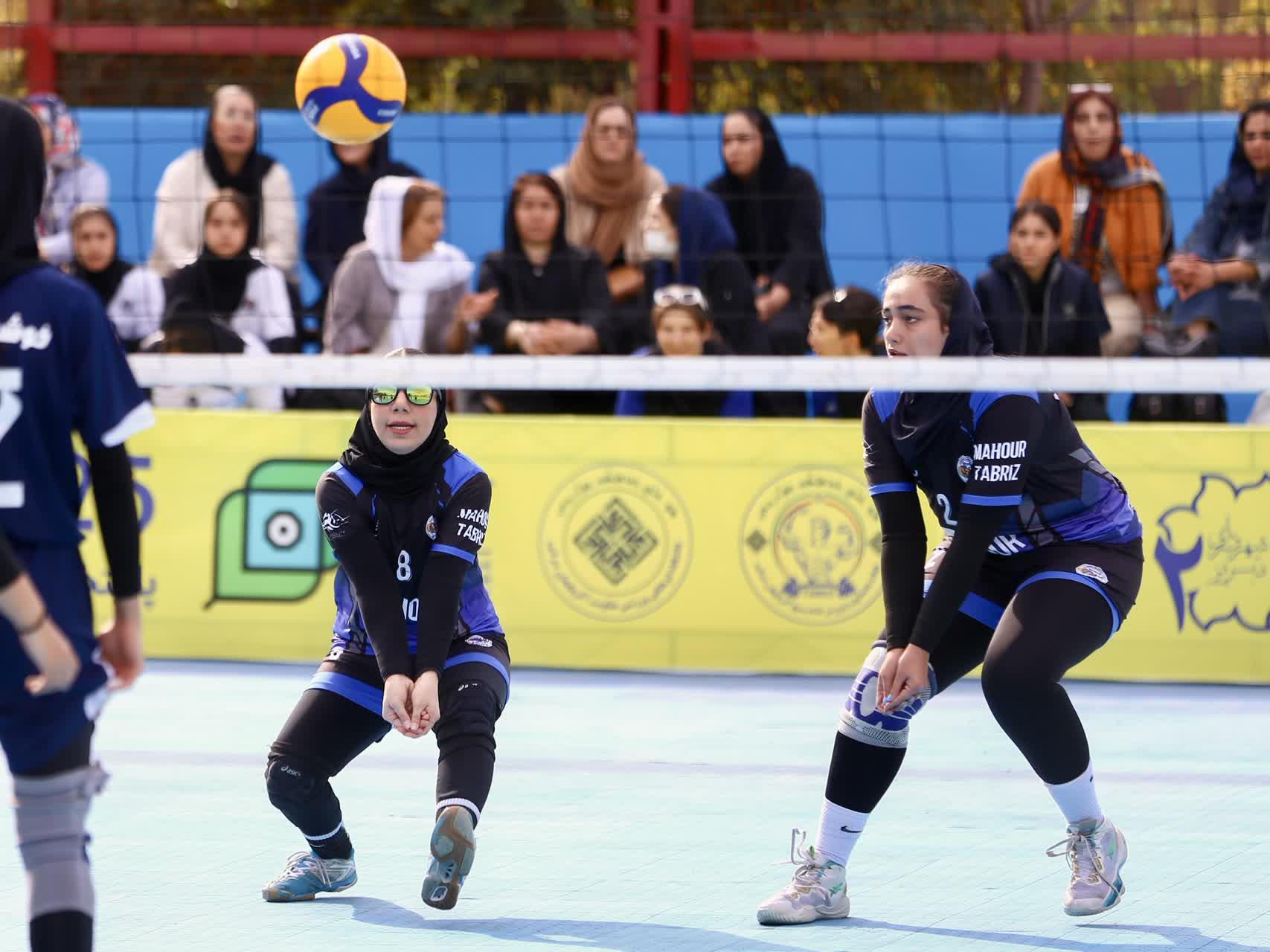 برگزاری روز اول والیبال خیابانی بانوان به مناسبت هفته تربیت بدنی برگزاری روز اول والیبال خیابانی بانوان به مناسبت هفته تربیت بدنی
