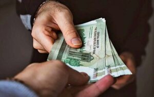 مبلغ عیدی و پاداش امسال کارگران/کارفرمایان عیدی را به روزهای آخر سال موکول نکنند