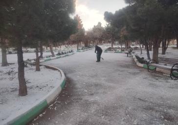 برف روبی پارکها و بوستان‌های سطح حوزه شهرداری منطقه ۱۰