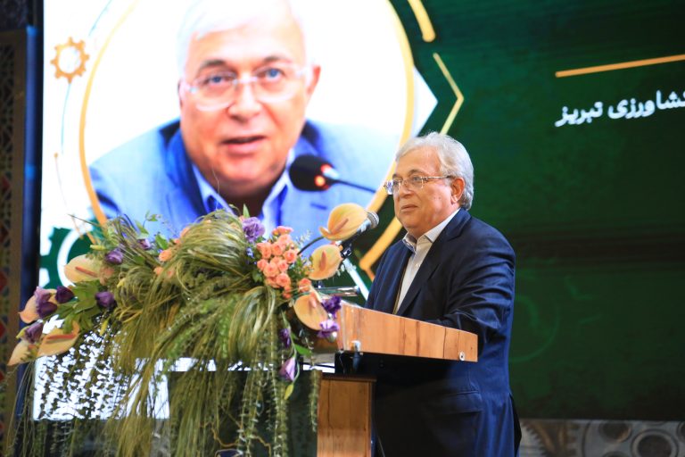 بخش خصوصی مطالبه‌گر است و برای حل مشکلات اقتصادی کوتاه نمی‌آید