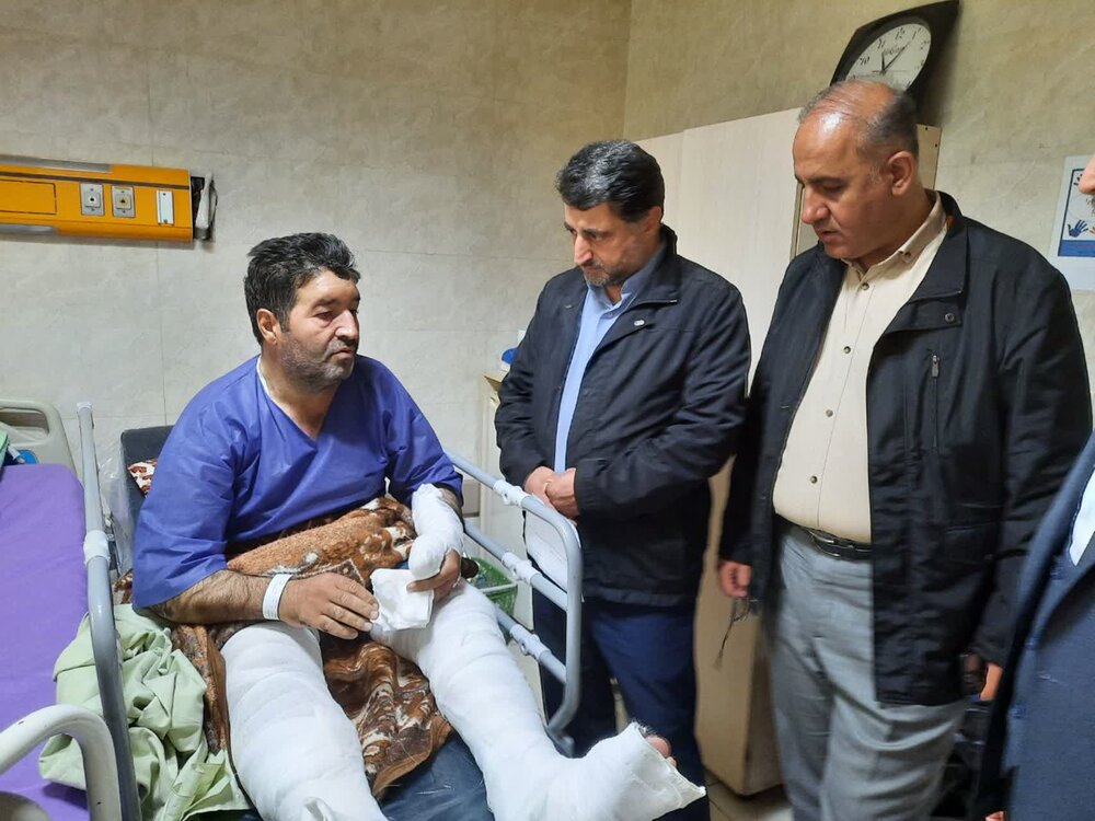 حمل زباله بر روی صندوق عقب خودرو خطرآفرین و مشمول اعمال قانون است حمل زباله بر روی صندوق عقب خودرو خطرآفرین و مشمول اعمال قانون است