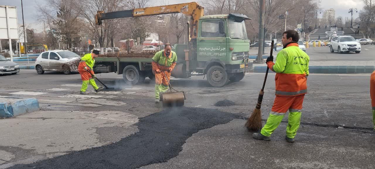 مرمت آسفالت مسیر اصلی جاده ائل گلی توسط شهرداری منطقه ۲