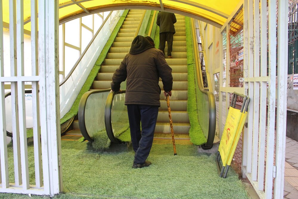 راه اندازی پل عابرگذر مکانیزه مقابل کلینیک شیخ الرئیس