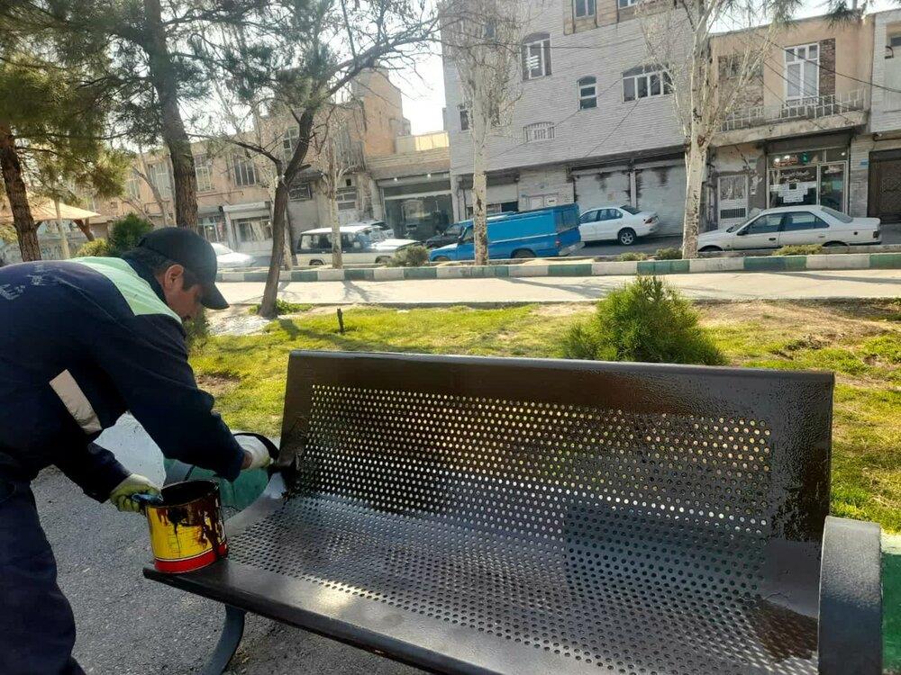 نوسازی و رنگ‌آمیزی مبلمان شهری منطقه ۴ تبریز در آستانه بهار