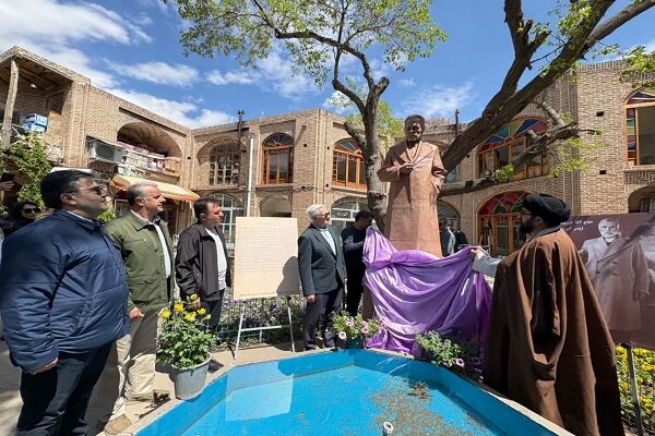 تندیس تاجر و کار آفرین خلاق تبریزی رونمایی شد