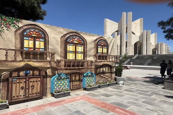نصب المان «خانه قدیمی» در مقبره‌الشعرا؛ روایت هویت و معماری اصیل تبریز در فضای شهری